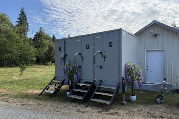 Luxury Restroom Trailers: When & Why to Rent Them for Your Event