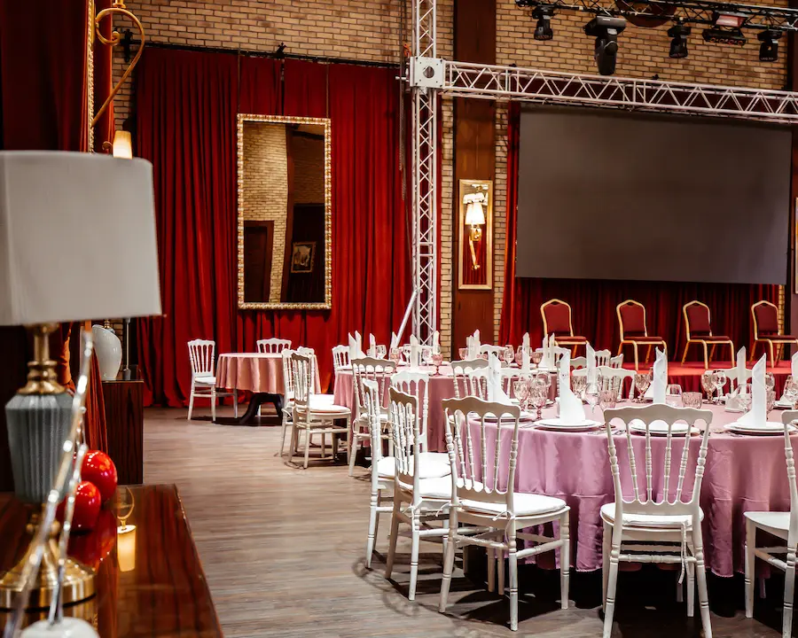 classic-restaurant-witn-red-curtains-stage
